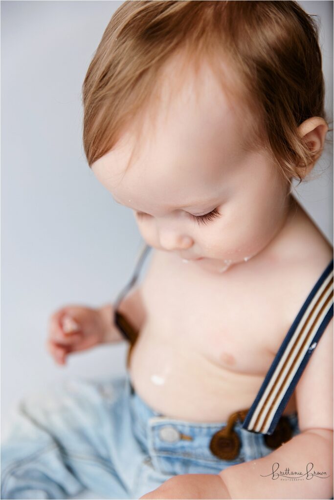 Close up of one year old birthday session baby's eyelashes.