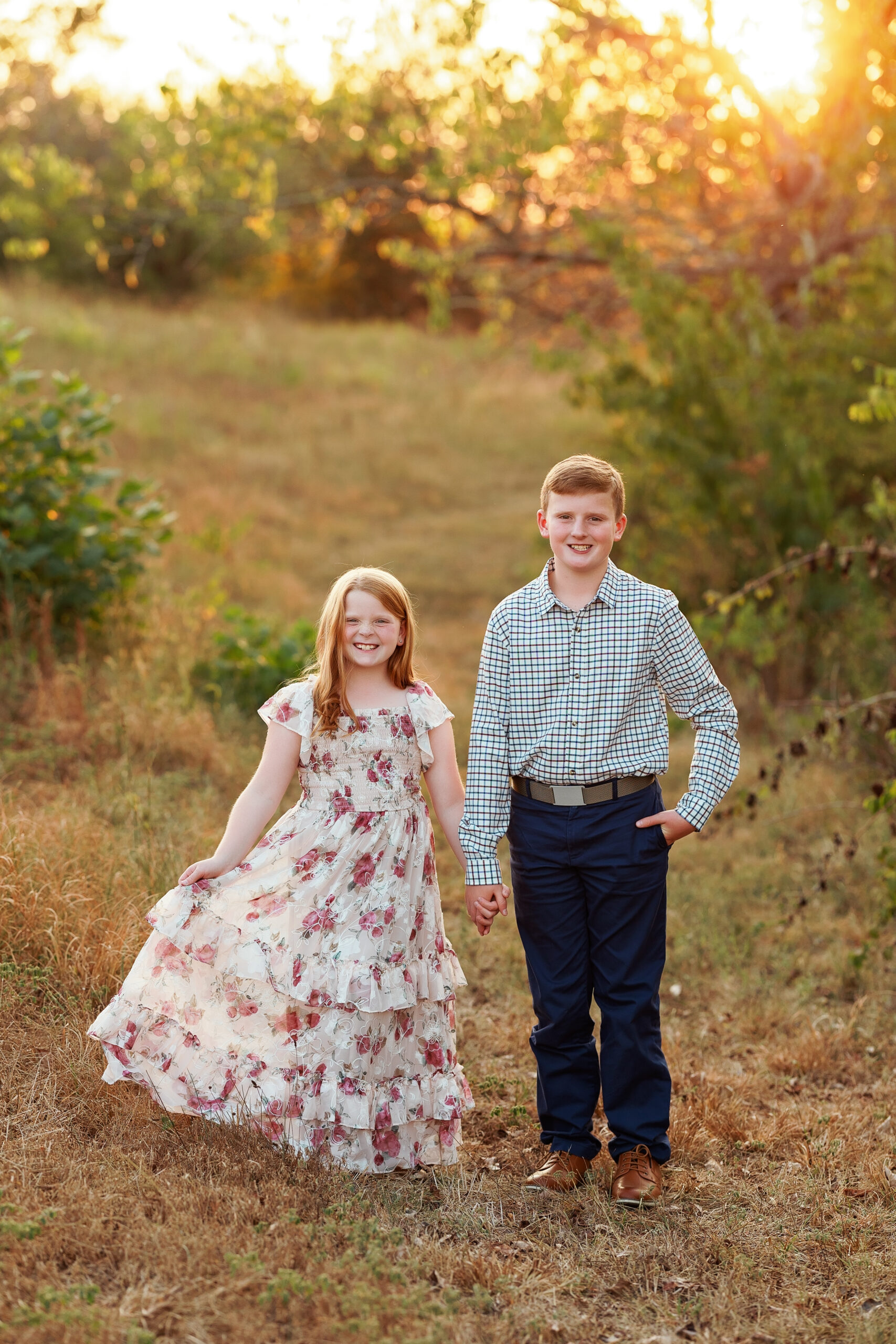 Sibling pictures in golden light in Georgetown, KY